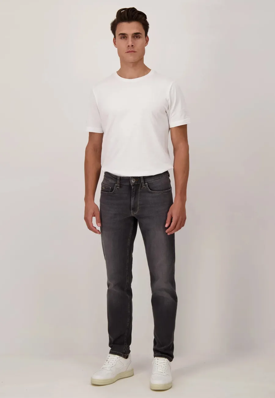 fynch_hatton_denim_jeans__2-1.webp Fynch Hatton Denim Jeans - Men's Modern Slim Fit – Black Worn
