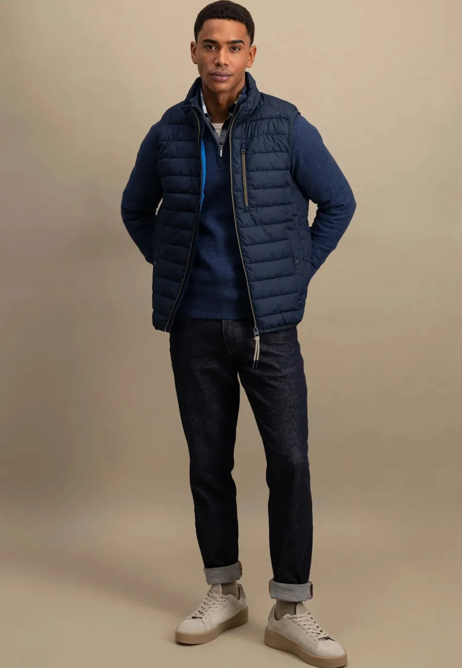 fynch_hatton_quilted_gile_2.webp Fynch Hatton Quilted Gilet - Men's – Dark Navy