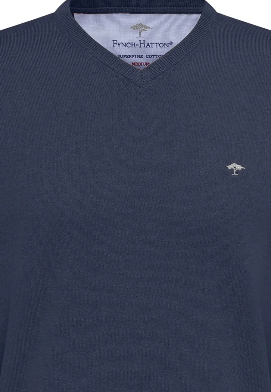 fynch_hatton_vneck_sweate_2-3.webp Fynch Hatton V-Neck Sweater - Men's Fine Knit – Night