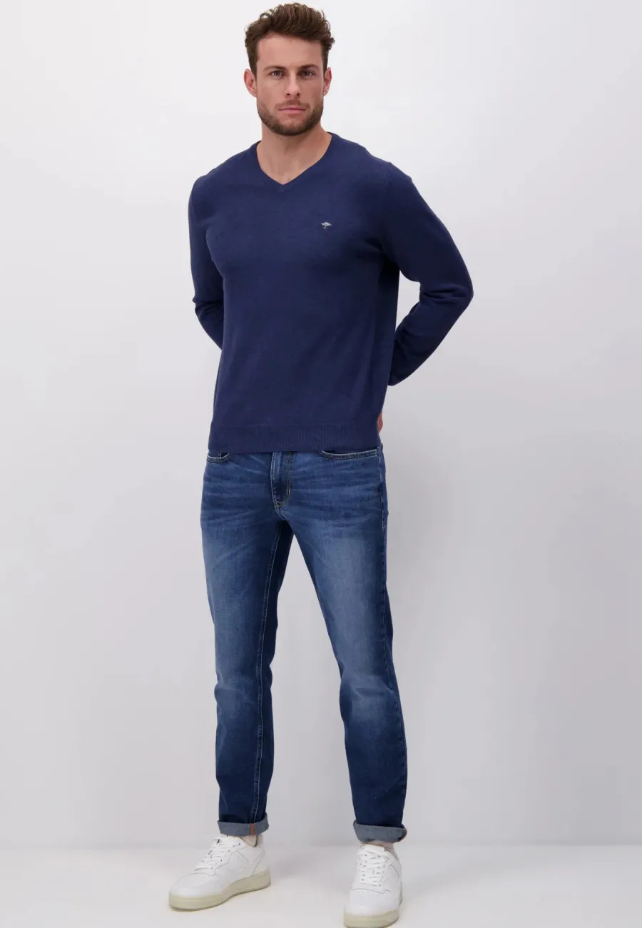 fynch_hatton_vneck_sweate_4-1.webp Fynch Hatton V-Neck Sweater - Men's Fine Knit – Night